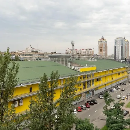 світла, комфортна біля метро мінська *